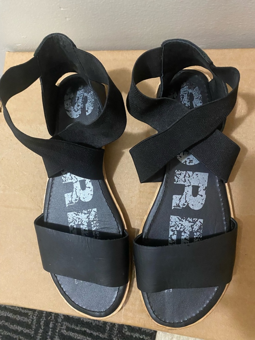 Sorel Black Crisscross Elastic Strap Women's Sandals